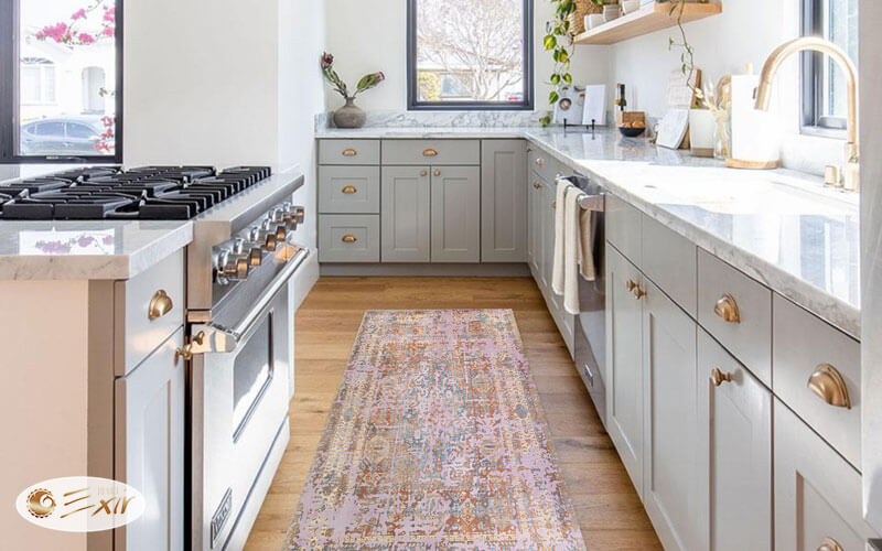 فرش راهرویی آشپزخانه یک فرش مناسب آشپزخانه‌های باریک است. فرش راهرویی آشپزخانه مدرن به رنگ یاسی